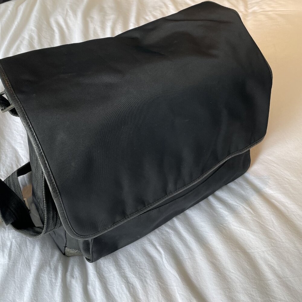 MESSENGER BAG
